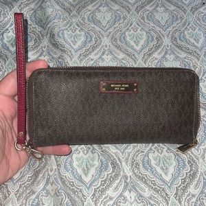 Michael Kors Continental Wristlet